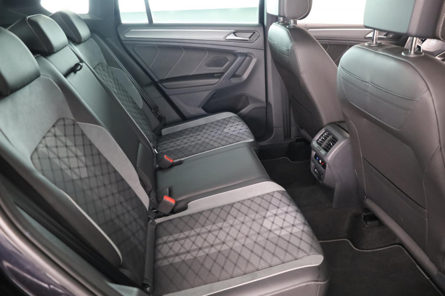 Volkswagen Tiguan 1.5 TSI R-Line Business 150 pk Automaat (DSG) | Verlengde garantie | Navigatie | Panoramadak | Elektr. trekhaak | Parkeersensoren (Park assist) | Achteruitrijcamera | Stoelverwarming |