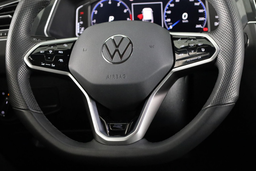 Volkswagen Tiguan 1.5 TSI R-Line Business 150 pk Automaat (DSG) | Verlengde garantie | Navigatie | Panoramadak | Elektr. trekhaak | Parkeersensoren (Park assist) | Achteruitrijcamera | Stoelverwarming |