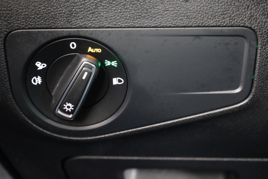 Volkswagen Tiguan 1.5 TSI R-Line Business 150 pk Automaat (DSG) | Verlengde garantie | Navigatie | Panoramadak | Elektr. trekhaak | Parkeersensoren (Park assist) | Achteruitrijcamera | Stoelverwarming |