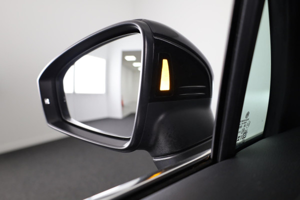 Volkswagen Tiguan 1.5 TSI R-Line Business 150 pk Automaat (DSG) | Verlengde garantie | Navigatie | Panoramadak | Elektr. trekhaak | Parkeersensoren (Park assist) | Achteruitrijcamera | Stoelverwarming |