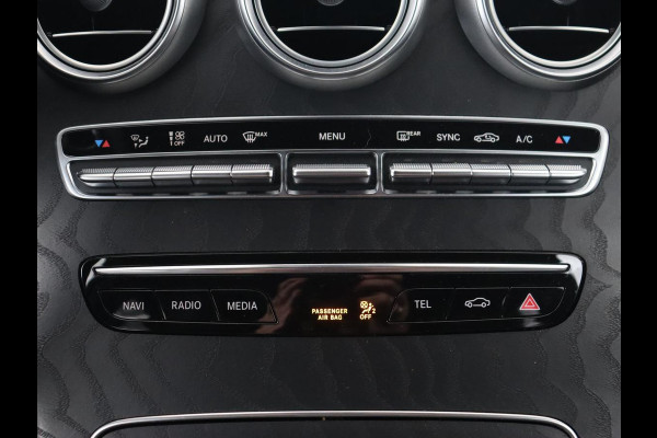 Mercedes-Benz C-Klasse 180 Business Solution AMG | Leder | Trekhaak | Stoelverwarming | Camera | Night Pack | Carplay | Side Assist | Digital Cockpit | Navigatie | Full LED | Park Assist