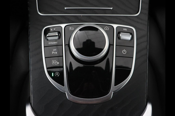 Mercedes-Benz C-Klasse 180 Business Solution AMG | Leder | Trekhaak | Stoelverwarming | Camera | Night Pack | Carplay | Side Assist | Digital Cockpit | Navigatie | Full LED | Park Assist