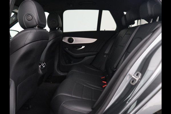 Mercedes-Benz C-Klasse 180 Business Solution AMG | Leder | Trekhaak | Stoelverwarming | Camera | Night Pack | Carplay | Side Assist | Digital Cockpit | Navigatie | Full LED | Park Assist