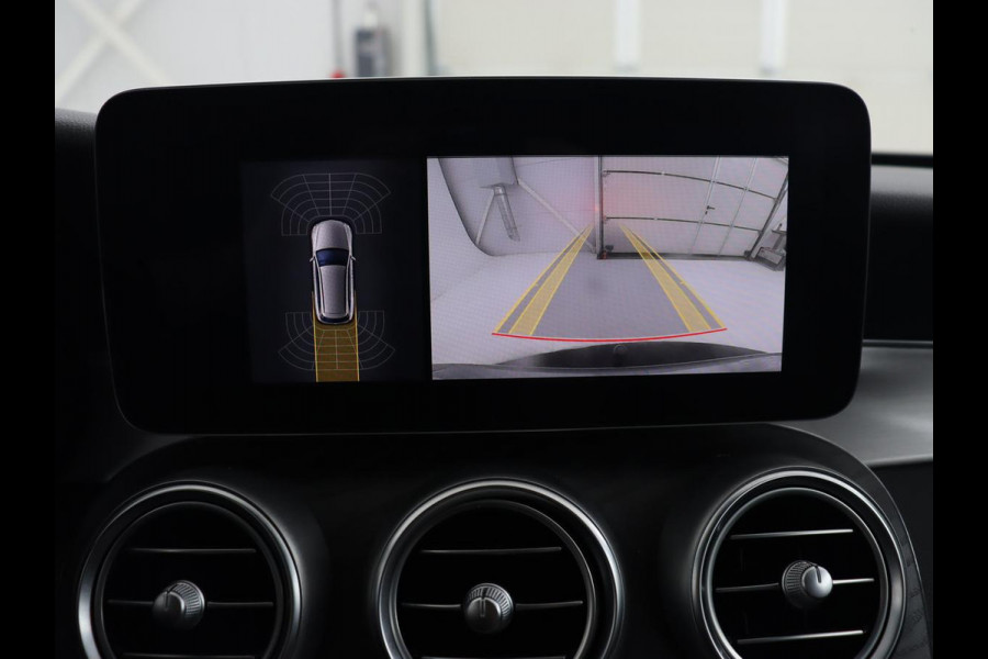 Mercedes-Benz C-Klasse 180 Business Solution AMG | Leder | Trekhaak | Stoelverwarming | Camera | Night Pack | Carplay | Side Assist | Digital Cockpit | Navigatie | Full LED | Park Assist
