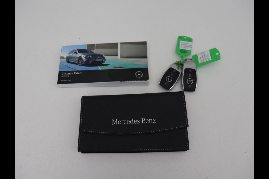 Mercedes-Benz C-Klasse 180 Business Solution AMG | Leder | Trekhaak | Stoelverwarming | Camera | Night Pack | Carplay | Side Assist | Digital Cockpit | Navigatie | Full LED | Park Assist