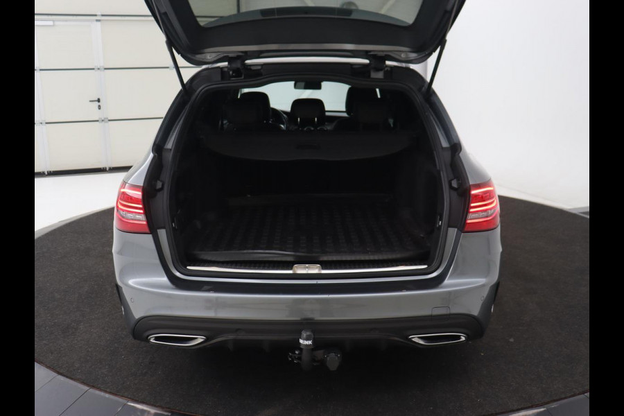 Mercedes-Benz C-Klasse 180 Business Solution AMG | Leder | Trekhaak | Stoelverwarming | Camera | Night Pack | Carplay | Side Assist | Digital Cockpit | Navigatie | Full LED | Park Assist