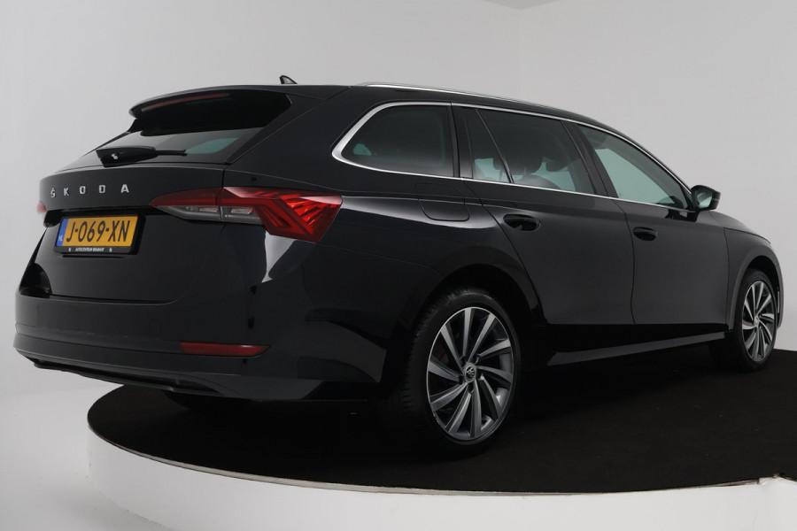 Škoda Octavia Combi 1.5 TSI First Edition (PARKEERSENSOREN, SFEERVERLICHTING, STOELVERWARMING, NAVIGATIE, ELEKTR STOELEN)