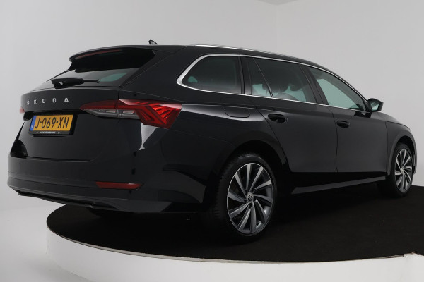 Škoda Octavia Combi 1.5 TSI First Edition (PARKEERSENSOREN, SFEERVERLICHTING, STOELVERWARMING, NAVIGATIE, ELEKTR STOELEN)