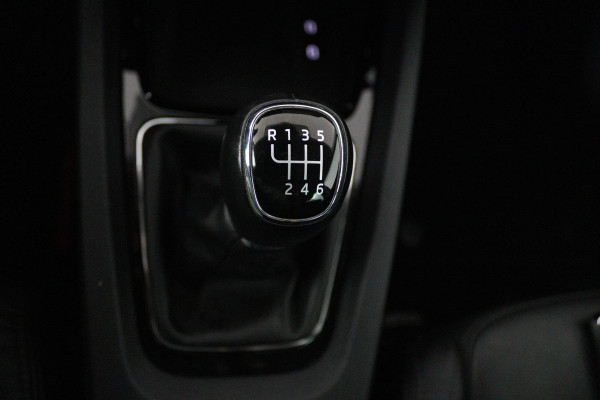 Škoda Octavia Combi 1.5 TSI First Edition (PARKEERSENSOREN, SFEERVERLICHTING, STOELVERWARMING, NAVIGATIE, ELEKTR STOELEN)