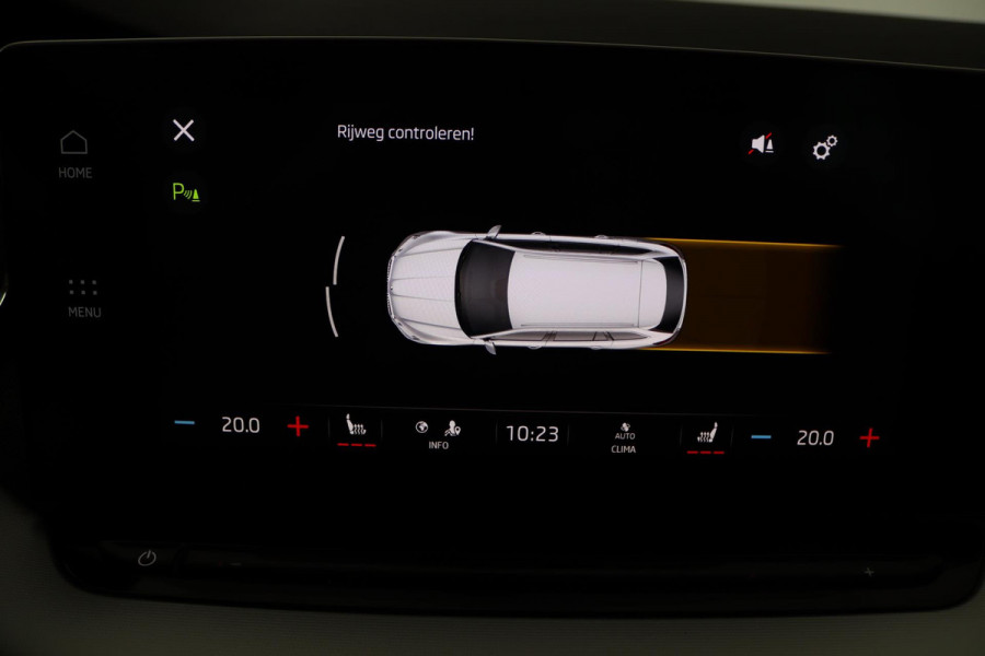 Škoda Octavia Combi 1.5 TSI First Edition (PARKEERSENSOREN, SFEERVERLICHTING, STOELVERWARMING, NAVIGATIE, ELEKTR STOELEN)