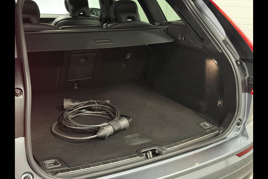Volvo XC60 2.0 T6 Plug-in hybrid AWD R-Design | Adapt. Cruise control | Trekhaak | Open dak | Stoel-/Stuurwielverwarming
