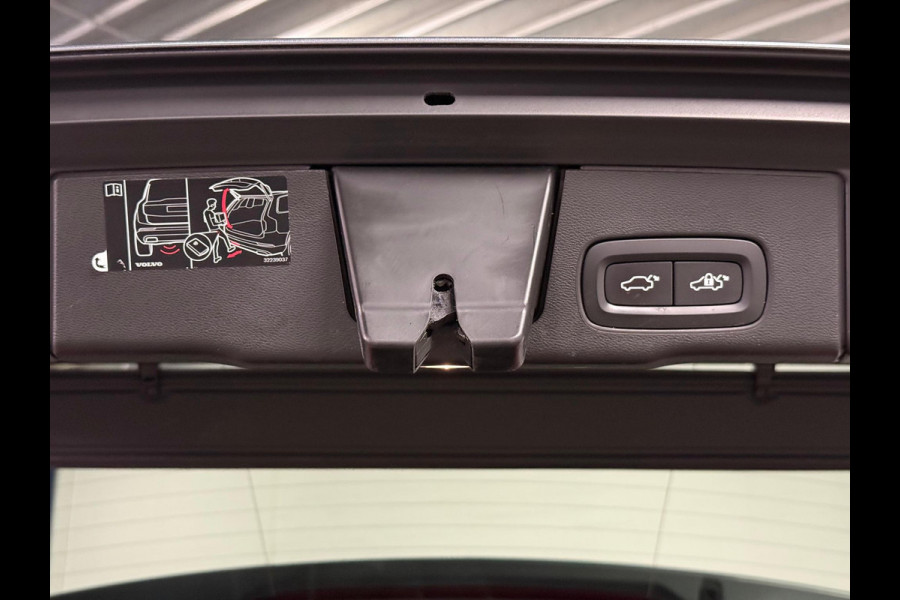 Volvo XC60 2.0 T6 Plug-in hybrid AWD R-Design | Adapt. Cruise control | Trekhaak | Open dak | Stoel-/Stuurwielverwarming