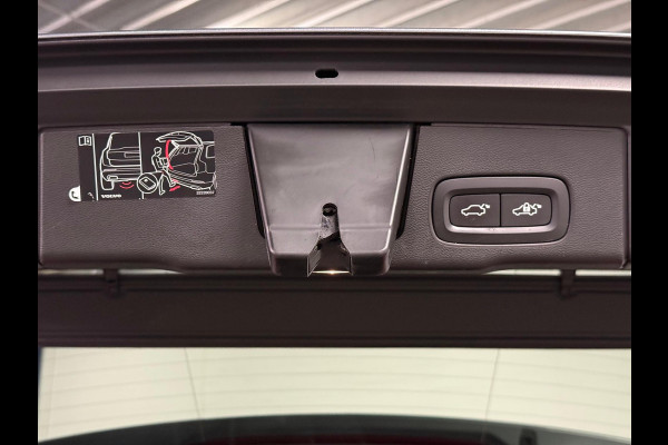 Volvo XC60 2.0 T6 Plug-in hybrid AWD R-Design | Adapt. Cruise control | Trekhaak | Open dak | Stoel-/Stuurwielverwarming
