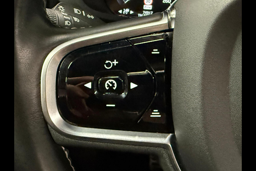 Volvo XC60 2.0 T6 Plug-in hybrid AWD R-Design | Adapt. Cruise control | Trekhaak | Open dak | Stoel-/Stuurwielverwarming