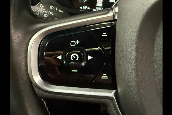 Volvo XC60 2.0 T6 Plug-in hybrid AWD R-Design | Adapt. Cruise control | Trekhaak | Open dak | Stoel-/Stuurwielverwarming