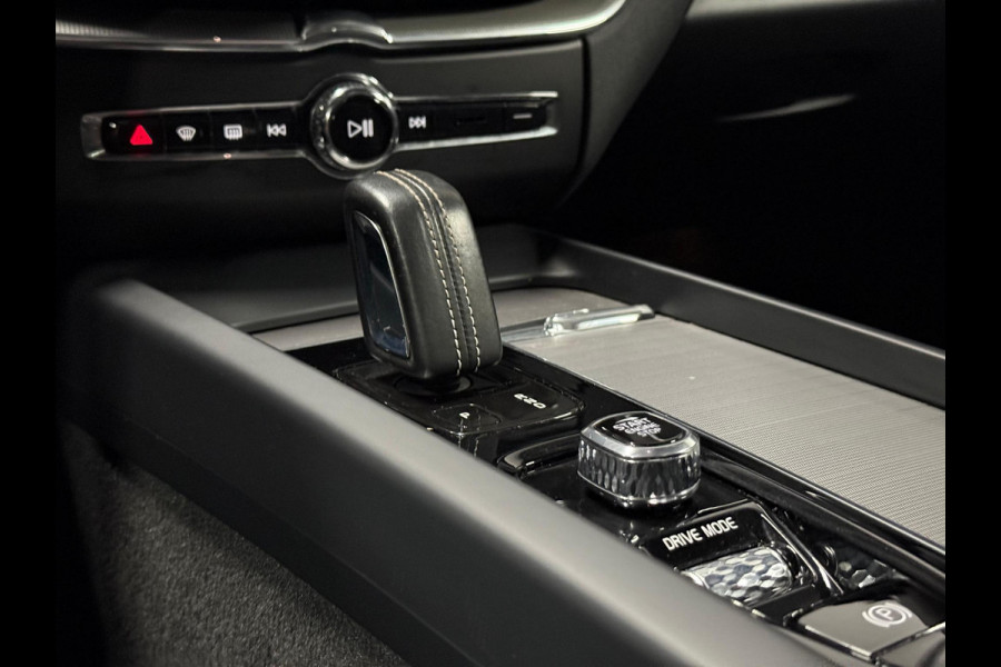 Volvo XC60 2.0 T6 Plug-in hybrid AWD R-Design | Adapt. Cruise control | Trekhaak | Open dak | Stoel-/Stuurwielverwarming