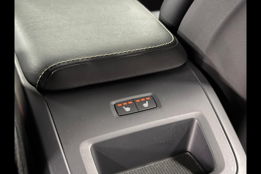 Volvo XC60 2.0 T6 Plug-in hybrid AWD R-Design | Adapt. Cruise control | Trekhaak | Open dak | Stoel-/Stuurwielverwarming