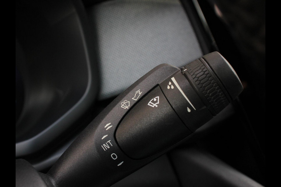 Polestar 2 Standard Range Single Motor 63kWh | Climate control | Cruise control | Panorama dak | Parkeersensoren + Camera | Trekhaak | Voorstoelen verwarmd | Apple Carplay/ Android Auto
