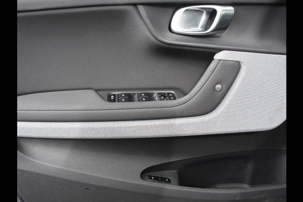 Polestar 2 Standard Range Single Motor 63kWh | Climate control | Cruise control | Panorama dak | Parkeersensoren + Camera | Trekhaak | Voorstoelen verwarmd | Apple Carplay/ Android Auto