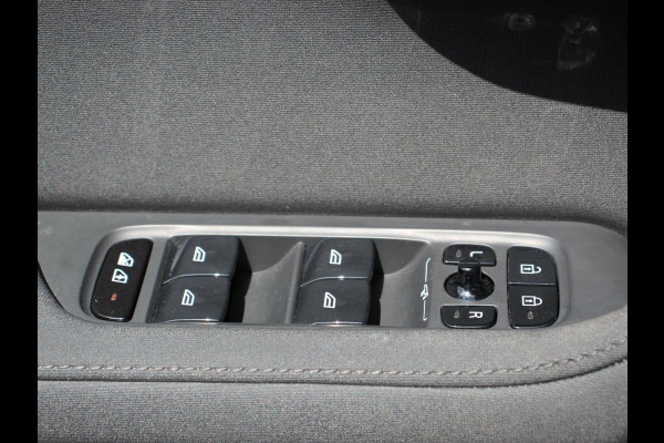 Polestar 2 Standard Range Single Motor 63kWh | Climate control | Cruise control | Panorama dak | Parkeersensoren + Camera | Trekhaak | Voorstoelen verwarmd | Apple Carplay/ Android Auto