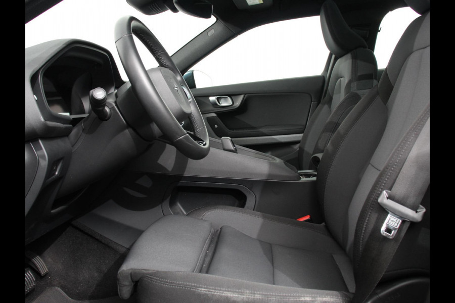 Polestar 2 Standard Range Single Motor 63kWh | Climate control | Cruise control | Panorama dak | Parkeersensoren + Camera | Trekhaak | Voorstoelen verwarmd | Apple Carplay/ Android Auto
