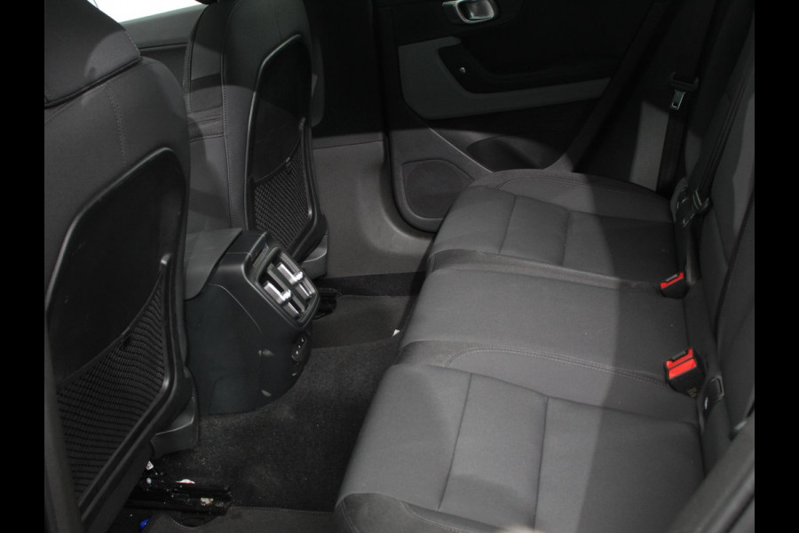 Polestar 2 Standard Range Single Motor 63kWh | Climate control | Cruise control | Panorama dak | Parkeersensoren + Camera | Trekhaak | Voorstoelen verwarmd | Apple Carplay/ Android Auto