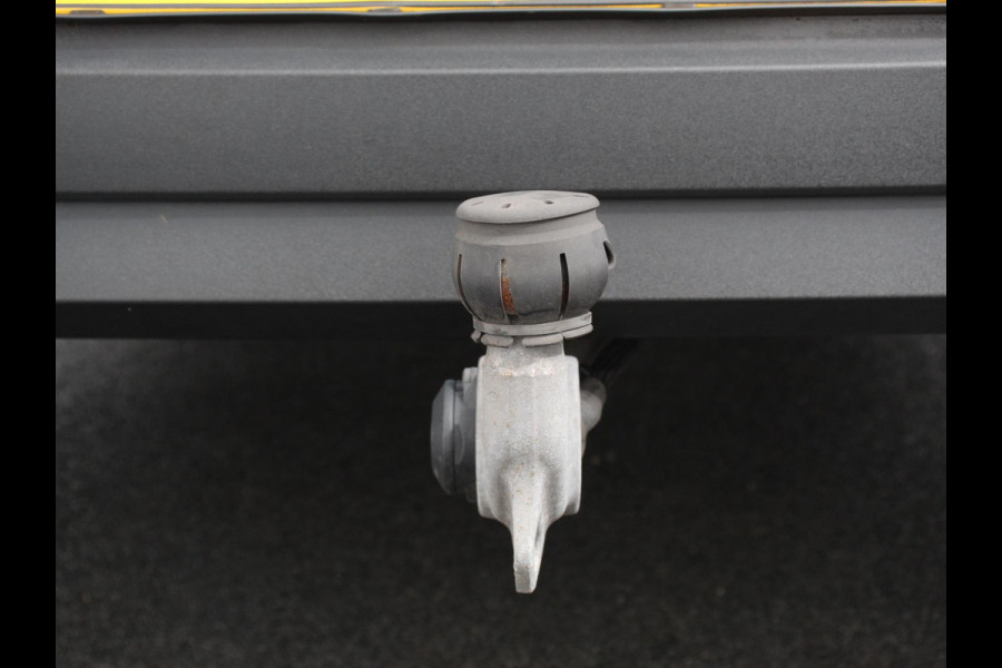 Polestar 2 Standard Range Single Motor 63kWh | Climate control | Cruise control | Panorama dak | Parkeersensoren + Camera | Trekhaak | Voorstoelen verwarmd | Apple Carplay/ Android Auto