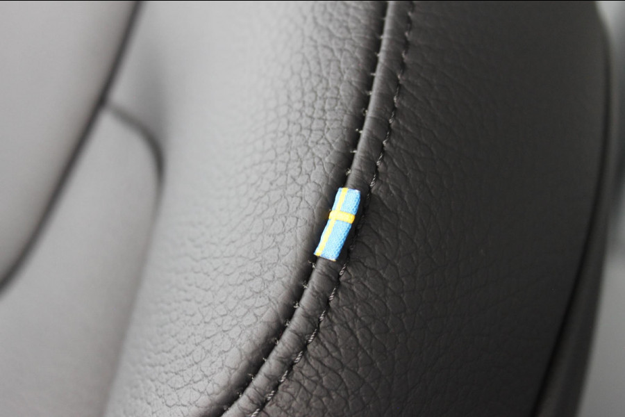 Volvo V60 T6 350PK Automaat Plug-in hybrid AWD Plus Dark Long Range / Google infotainment / Cruise Control / Lederen bekleding / Keyless entry / Elektrisch bedienbare voorstoelen met geheugen / Verwarmbare voorstoelen