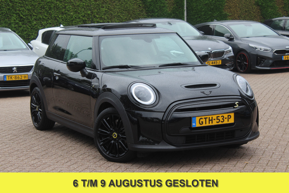 MINI Mini Electric MINI Electric 33 kWh / SoH 96,5% / Panoramadak / Half leder / Navigatie / Parkeerhulp achter / 17'' / DAB / Stoelverwarming / Cruise Control