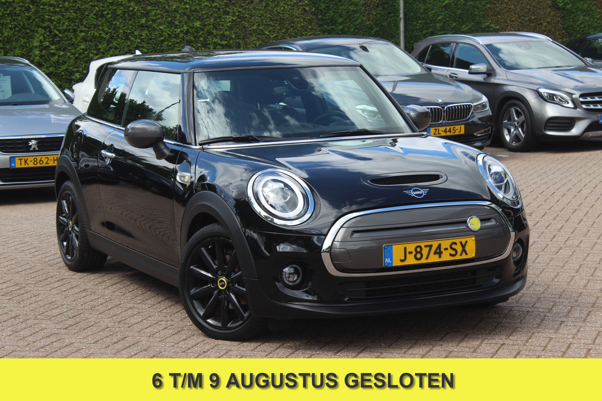MINI Mini Electric Essential 33 kWh / SoH 96,2% / Camera / Navigatie / 17'' / Half leder / Keyless / Virtual Cockpit / Stoelverwarming / DAB / Cruise Control MINI Mini Electric Essential 33 kWh / SoH 96,2% / Camera / Navigatie / 17'' / Half leder / Keyless / Virtual Cockpit / Stoelverwarming / DAB / Cruise Control