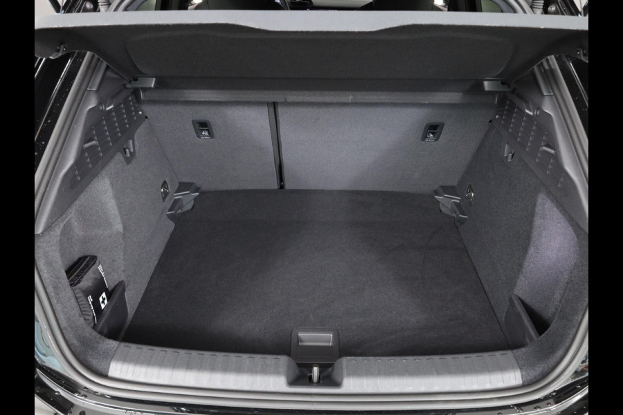 Audi A3 Sportback 35 TFSI S edition 150 pk S-tronic | Verlengde garantie | Navigatie | Parkeersensoren (Park assist) | LED koplampen | S-Line |
