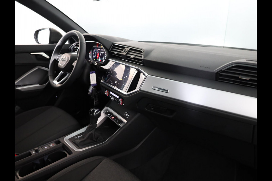 Audi Q3 35 TFSI Advanced Edition 150 pk S-tronic | Verlengde garantie | Navigatie | Parkeersensoren (Park assist) | Achteruitrijcamera | LED koplampen | Stoelverwarming |