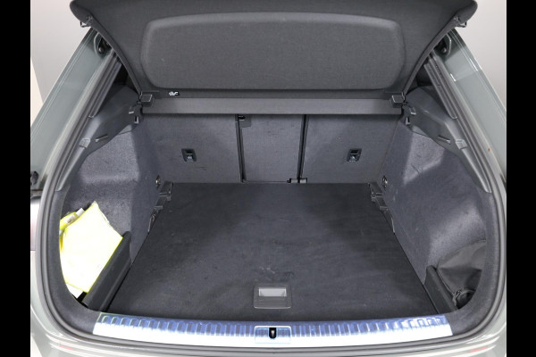 Audi Q3 35 TFSI Advanced Edition 150 pk S-tronic | Verlengde garantie | Navigatie | Parkeersensoren (Park assist) | Achteruitrijcamera | LED koplampen | Stoelverwarming |
