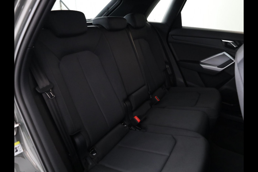 Audi Q3 35 TFSI Advanced Edition 150 pk S-tronic | Verlengde garantie | Navigatie | Parkeersensoren (Park assist) | Achteruitrijcamera | LED koplampen | Stoelverwarming |