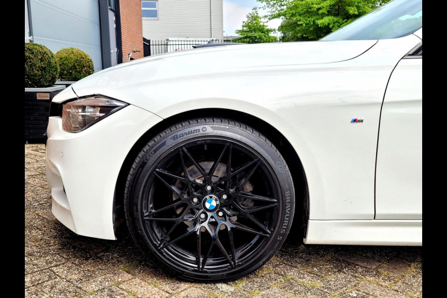 BMW 3 Serie Touring 320i M-Sport, Camera, Alcantara, LED (Dealer-onderhouden) - Keramische coating