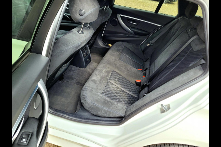 BMW 3 Serie Touring 320i M-Sport, Camera, Alcantara, LED (Dealer-onderhouden) - Keramische coating