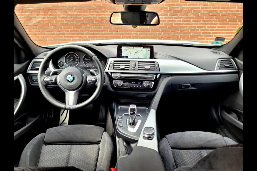 BMW 3 Serie Touring 320i M-Sport, Camera, Alcantara, LED (Dealer-onderhouden) - Keramische coating