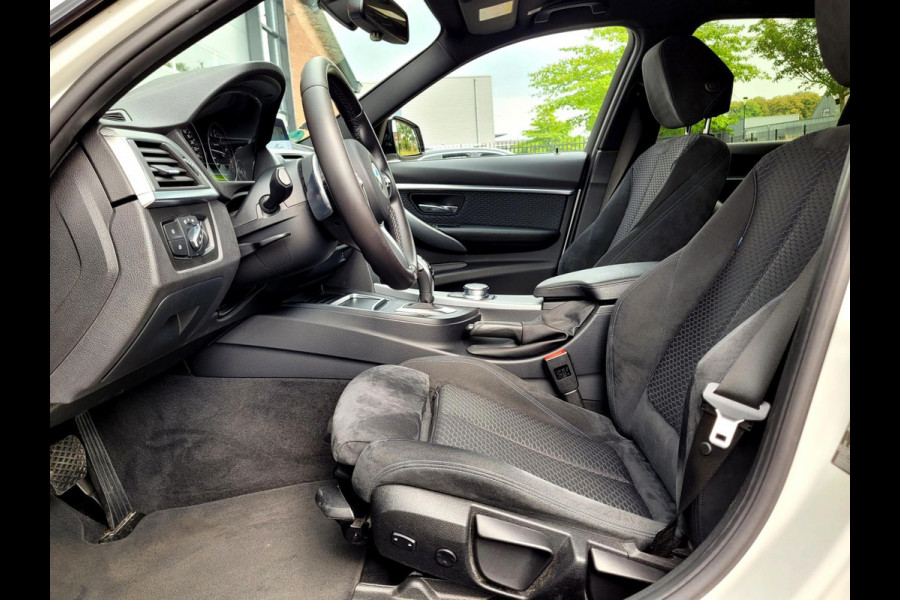 BMW 3 Serie Touring 320i M-Sport, Camera, Alcantara, LED (Dealer-onderhouden) - Keramische coating