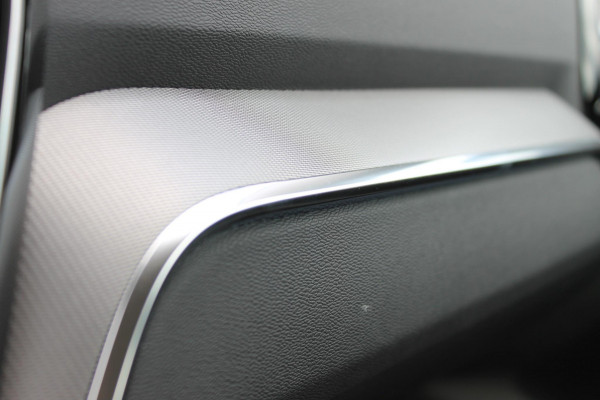 Volvo V60 T6 350PK Automaat Plug-in hybrid AWD Plus Dark Long Range / Google infotainment / Cruise Control / Lederen bekleding / Keyless entry / Elektrisch bedienbare voorstoelen met geheugen / Verwarmbare voorstoelen