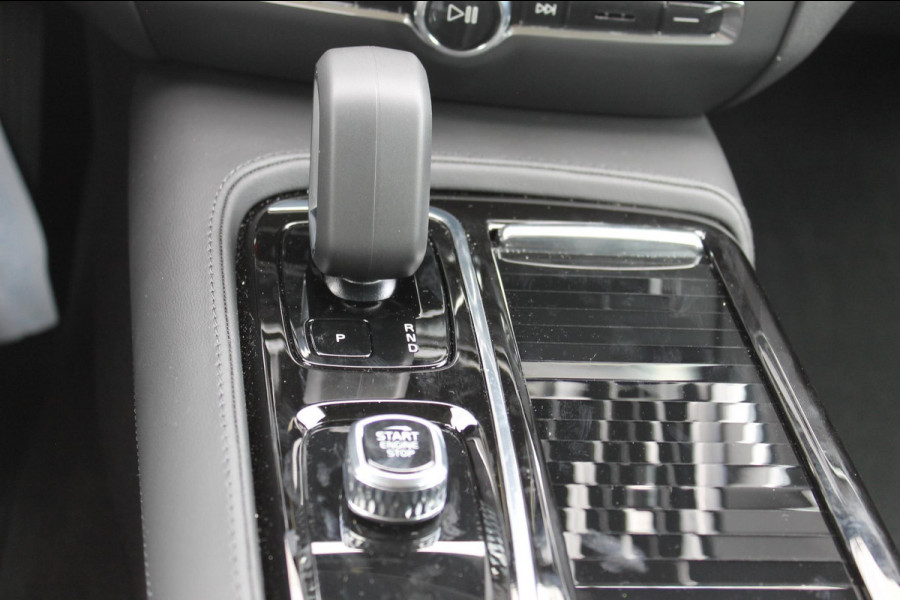 Volvo V60 T6 350PK Automaat Plug-in hybrid AWD Plus Dark Long Range / Google infotainment / Cruise Control / Lederen bekleding / Keyless entry / Elektrisch bedienbare voorstoelen met geheugen / Verwarmbare voorstoelen
