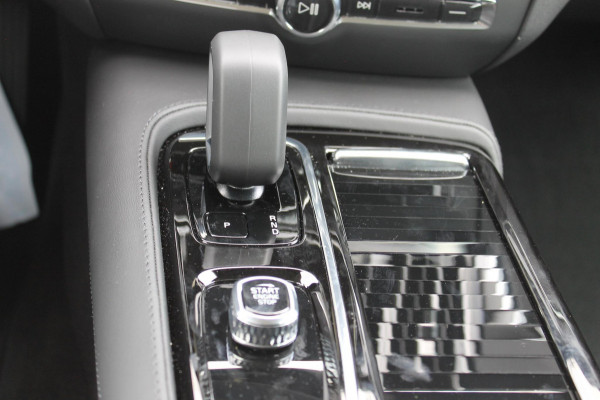 Volvo V60 T6 350PK Automaat Plug-in hybrid AWD Plus Dark Long Range / Google infotainment / Cruise Control / Lederen bekleding / Keyless entry / Elektrisch bedienbare voorstoelen met geheugen / Verwarmbare voorstoelen