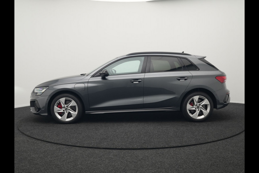 Audi A3 Sportback 45 TFSI e S-Line Plug In Hybrid 245 pk PHEV | Adaptive Cruise | Carplay | Camera | Navigatie | Keyless | Sportstoelen | Dode Hoek |  Digitale Cockpit |