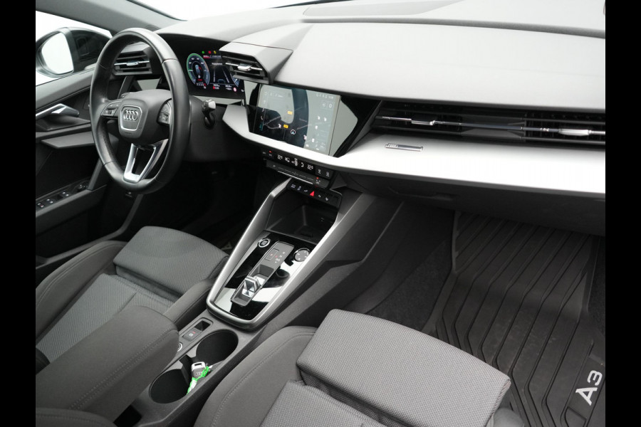 Audi A3 Sportback 45 TFSI e S-Line Plug In Hybrid 245 pk PHEV | Adaptive Cruise | Carplay | Camera | Navigatie | Keyless | Sportstoelen | Dode Hoek |  Digitale Cockpit |