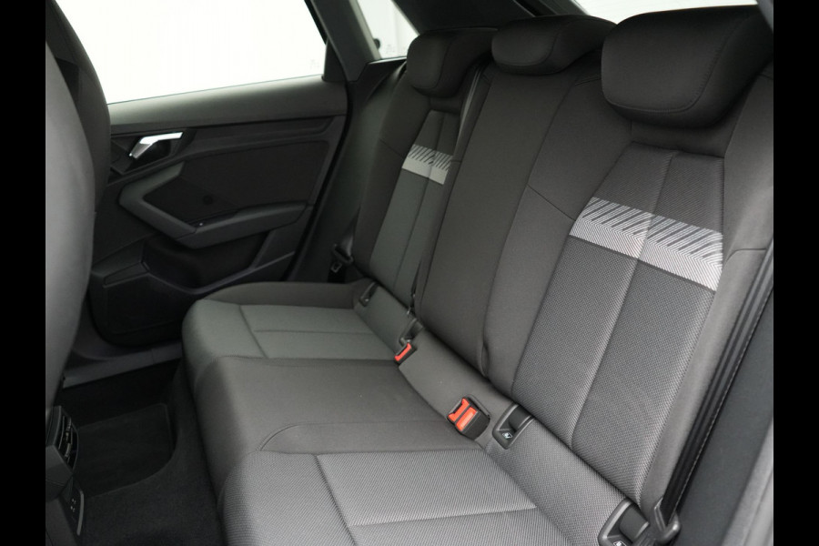 Audi A3 Sportback 45 TFSI e S-Line Plug In Hybrid 245 pk PHEV | Adaptive Cruise | Carplay | Camera | Navigatie | Keyless | Sportstoelen | Dode Hoek |  Digitale Cockpit |