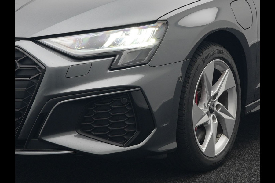 Audi A3 Sportback 45 TFSI e S-Line Plug In Hybrid 245 pk PHEV | Adaptive Cruise | Carplay | Camera | Navigatie | Keyless | Sportstoelen | Dode Hoek |  Digitale Cockpit |