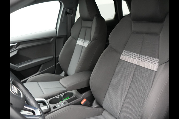 Audi A3 Sportback 45 TFSI e S-Line Plug In Hybrid 245 pk PHEV | Adaptive Cruise | Carplay | Camera | Navigatie | Keyless | Sportstoelen | Dode Hoek |  Digitale Cockpit |