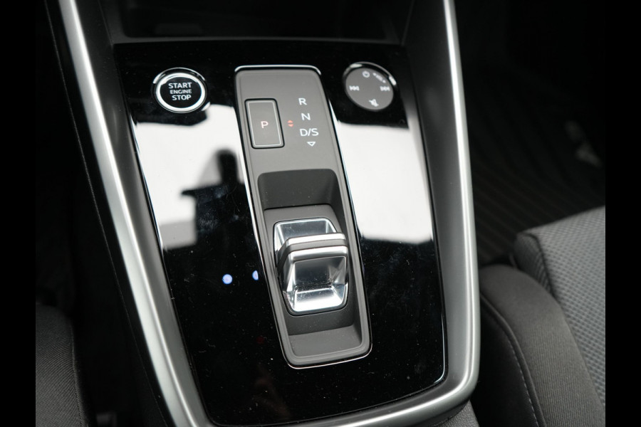 Audi A3 Sportback 45 TFSI e S-Line Plug In Hybrid 245 pk PHEV | Adaptive Cruise | Carplay | Camera | Navigatie | Keyless | Sportstoelen | Dode Hoek |  Digitale Cockpit |