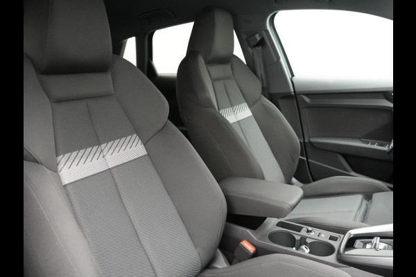 Audi A3 Sportback 45 TFSI e S-Line Plug In Hybrid 245 pk PHEV | Adaptive Cruise | Carplay | Camera | Navigatie | Keyless | Sportstoelen | Dode Hoek |  Digitale Cockpit |