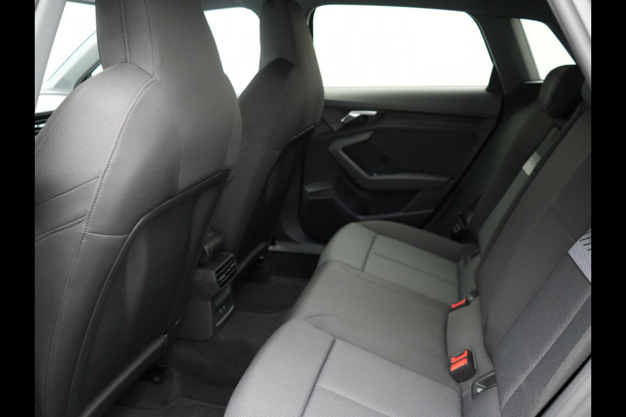 Audi A3 Sportback 45 TFSI e S-Line Plug In Hybrid 245 pk PHEV | Adaptive Cruise | Carplay | Camera | Navigatie | Keyless | Sportstoelen | Dode Hoek |  Digitale Cockpit |