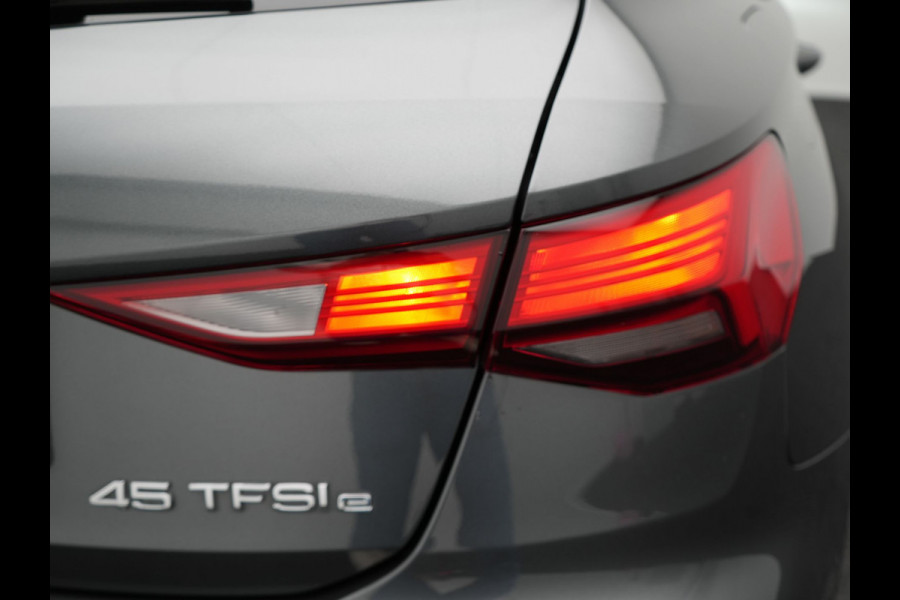 Audi A3 Sportback 45 TFSI e S-Line Plug In Hybrid 245 pk PHEV | Adaptive Cruise | Carplay | Camera | Navigatie | Keyless | Sportstoelen | Dode Hoek |  Digitale Cockpit |